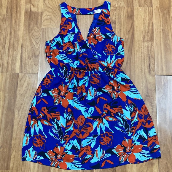 Women’s Size M Bold Box - Picture 7 of 8